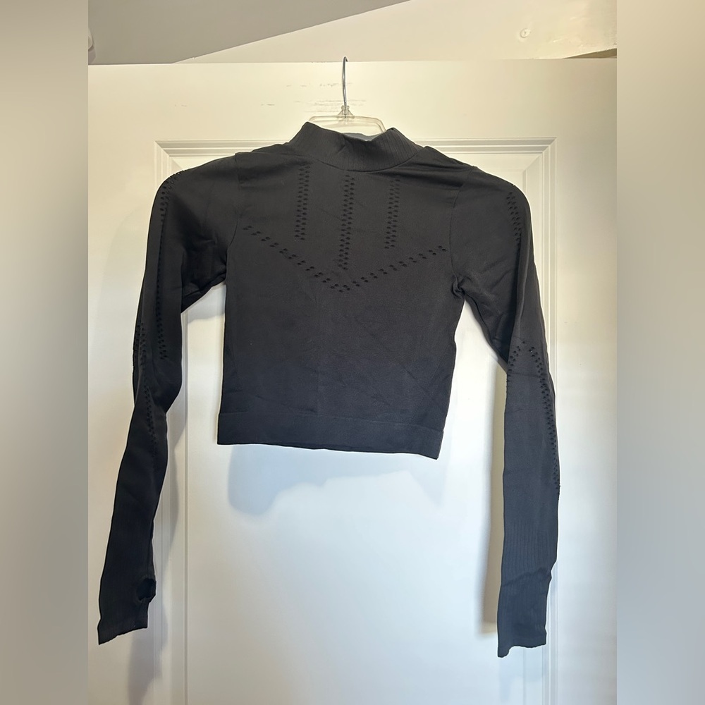Old Navy Black Long Sleeve Crop Top